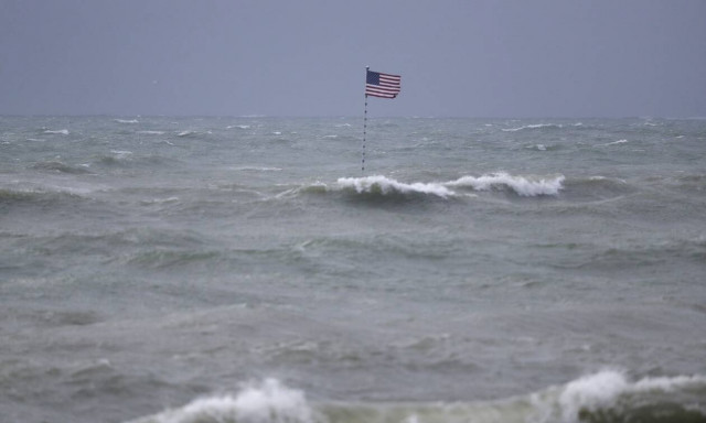 Η τροπική καταιγίδα «Ησαΐας» έφτασε στη Βόρεια Καρολίνα (Live εικόνα)