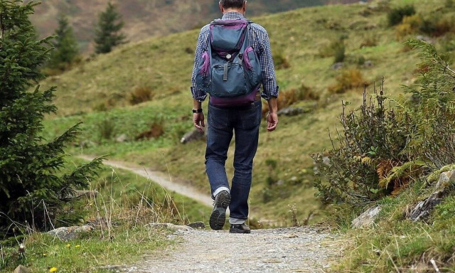 Πήγαν για πεζοπορία – Δεν πίστευαν αυτό που άρχισε να τους κυνηγάει (pics)