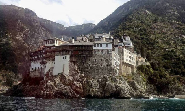 Κορονοϊός: Νέα μέτρα από την Ιερά Κοινότητα Αγίου Όρους