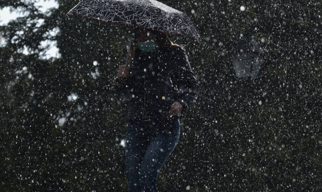 Καιρός: Η «Θάλεια» «μαστιγώνει» την Κοζάνη - Καταιγίδα και χαλάζι