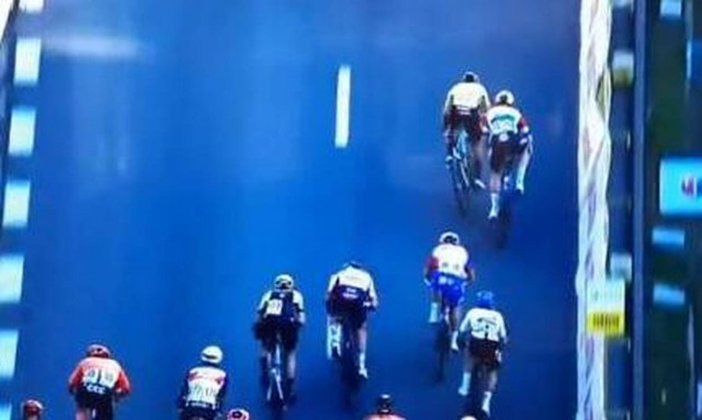 Σοκαριστικό ατύχημα σε ποδηλατικό αγώνα - Σε κώμα 23χρονος πρωταθλητής (pics - vid)