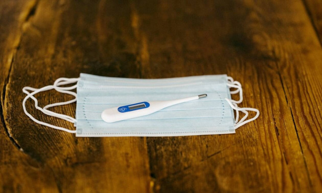 Κορονοϊός: Οι νεαροί ασυμπτωματικοί είναι εξίσου μολυσματικοί με όσους έχουν συμπτώματα