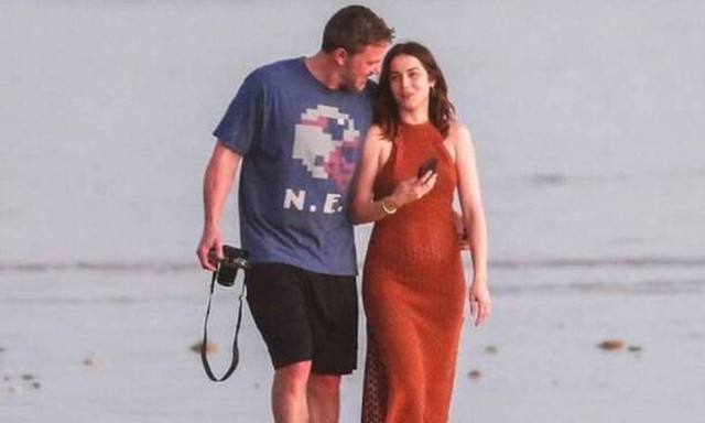 H Ana de Armas καλείται να επιλέξει ανάμεσα στον Ben Affleck και την καριέρα