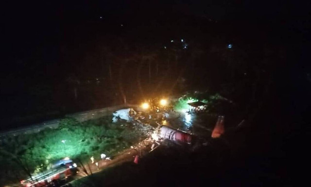 Αεροπορικό δυστύχημα στην Ινδία: Εικόνες σοκ από τον τόπο της τραγωδία (pics&vid)