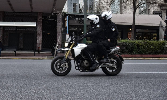 Κινηματογραφική καταδίωξη από Δάφνη μέχρι Μενίδι - Αστυνομικοί τραυματίστηκαν