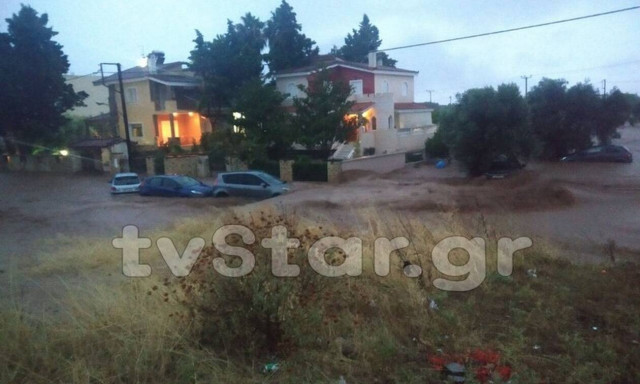 Θεομηνία στην Εύβοια: Πληροφορίες για νεκρή γυναίκα - Πλημμύρες και καταστροφές