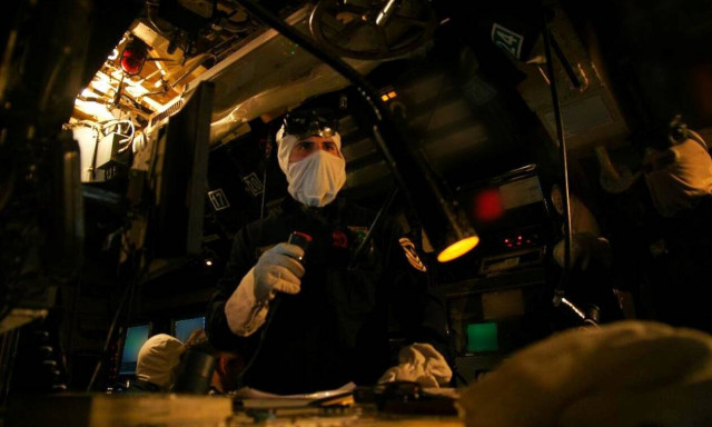 Δραματική νύχτα: Ελληνικά πολεμικά απέναντι από το Oruc Reis – Όλα κρέμονται σε μια κλωστή