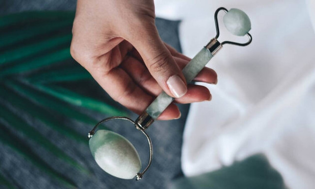 Μάθε πώς να αποθηκεύεις το jade roller σου