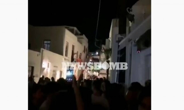 Κορονοϊός - Μύκονος: Απίστευτες εικόνες το τελευταίο βράδυ πριν κλείσουν τα μπαρ