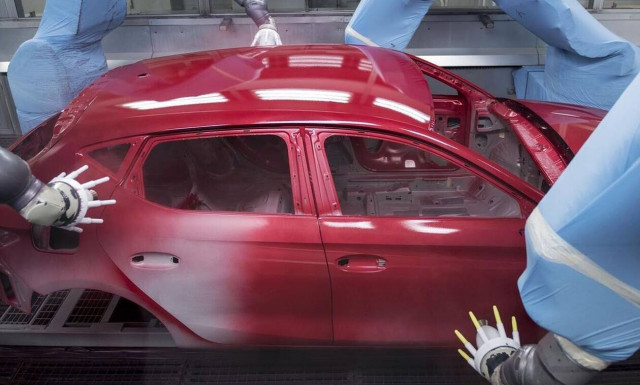 Παρακολουθείστε τη διαδικασία βαφής σε ένα σύγχρονο εργοστάσιο