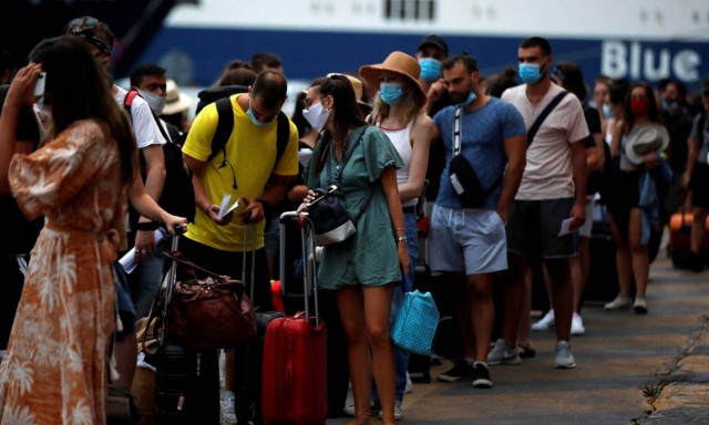 Κορονοϊός: Τρόμος στην Αττική μετά τα 82 κρούσματα - «Βόμβα» η επιστροφή των νέων από τις διακοπές