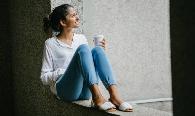 Γιατί οι γυναίκες παχαίνουν όσο πλησιάζουν στην εμμηνόπαυση;