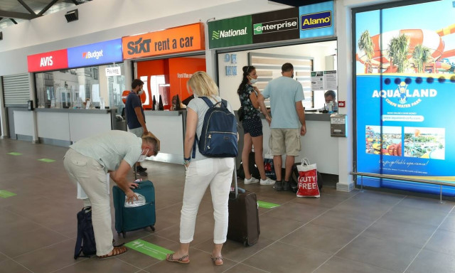 Κορονοϊός: Ιταλοί επέστρεψαν από την Κέρκυρα και βρέθηκαν θετικοί στον ιό