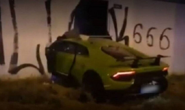 Δανείστηκε την Lamborghini του κολλητού του και την έκανε... σμπαράλια! (vid)