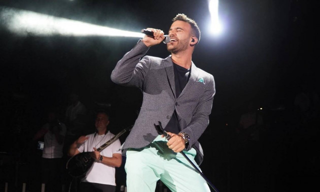 Νικηφόρος : Ρεκόρ - Με τρία  τραγούδια ταυτόχρονα στις τάσεις του YouTube 