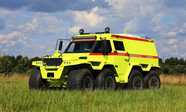 Το οχτάτροχο ασθενοφόρο Sharman της Avtoros πηγαίνει παντού