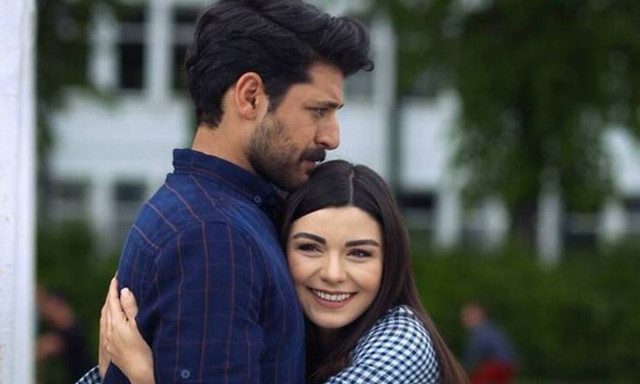 Elif:Συνταρακτικές εξελίξεις!Η Ζεϊνέπ ανακοινώνει στον Σελίμ ότι είναι έγκυος