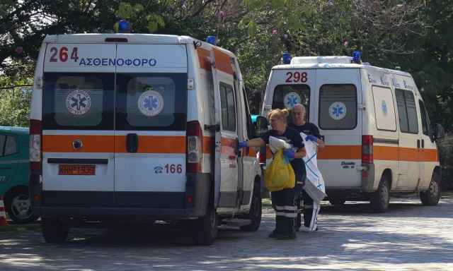 Κορονοϊός: Συνεχίζεται η διακομιδή στον οίκο ευγηρίας - «Δεν ήξερα πού είναι ο πατέρας μου»