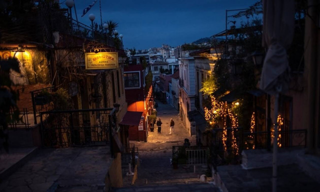 Κορονοϊός: Η χαλαρότητα έφερε νέα μέτρα - «Lockdown» σε Πάρο - Αντίπαρο, «νεκρώνει» η Αττική στις 12