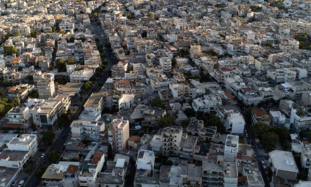 Πρώτη κατοικία: Πώς θα δωρίζουν αφορολόγητα οι γονείς χρήματα στα παιδιά τους 