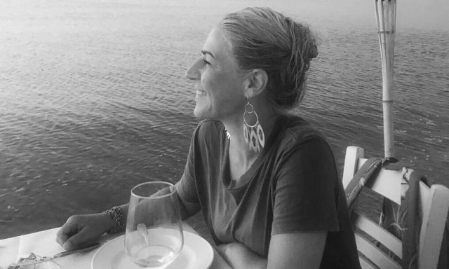 Θωμαΐς Ανδρούτσου: Η απίθανη στάση πάνω σε σανίδα! (Photos)