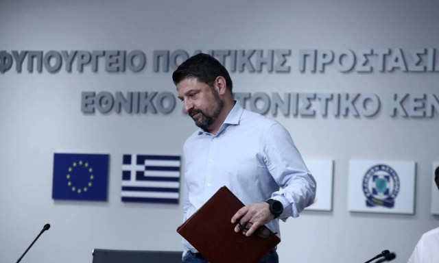 Live: Ο Νίκος Χαρδαλιάς ανακοινώνει τα νέα μέτρα για τον κορονοϊό