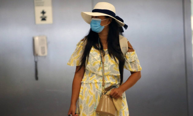 Κορονοϊός - Επιστήμονες: Καραντίνα και μάσκα με την επιστροφή από τις διακοπές