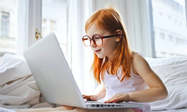 Ποια σημάδια μαρτυρούν ότι το παιδί δεν βλέπει καλά 