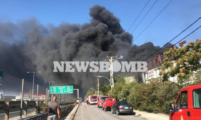 Φωτιά στη Μεταμόρφωση: Σκοτείνιασε ο ουρανός της Αττικής - Κλειστή η Αθηνών-Λαμίας