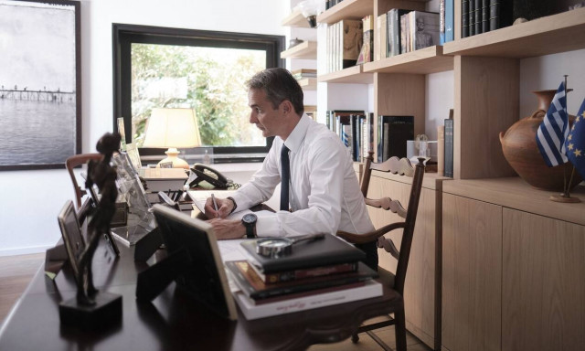 Δεκαπενταύγουστος: Επίσκεψη Μητσοτάκη στην αεροπορική βάση της Σούδας