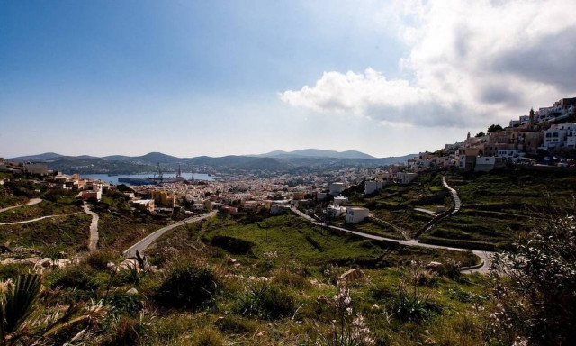 Καιρός: Πού αναμένονται βροχές και καταιγίδες σήμερα Κυριακή