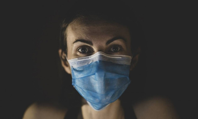 Κορονοϊός: Σε κρίσιμη κατάσταση η 17χρονη που νοσηλεύεται διασωληνωμένη