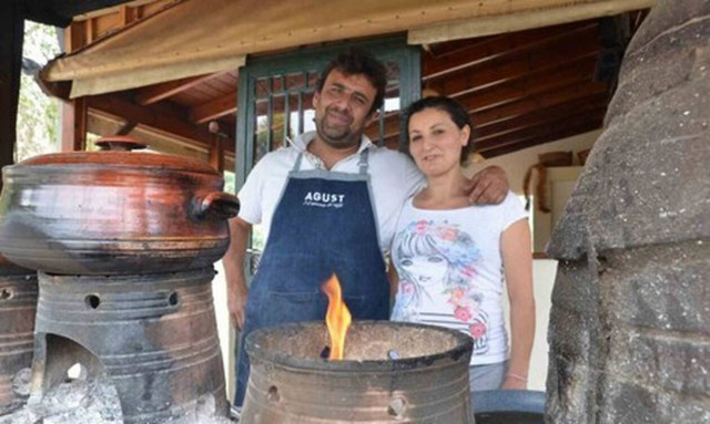 Η φανταστική ταβέρνα στην Κρήτη που μαγειρεύει χωρίς ρεύμα!