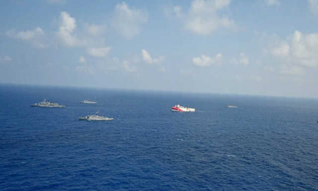 Oruc Reis: Πλέει και πάλι προς την ελληνική υφαλοκρηπίδα - Δείτε τη θέση του