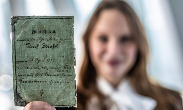 Πότε θεσπίστηκε το δίπλωμα οδήγησης;