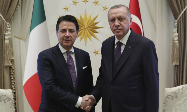 Τουρκικές προκλήσεις στο Αιγαίο: Τηλεφωνική επικοινωνία Κόντε - Ερντογάν