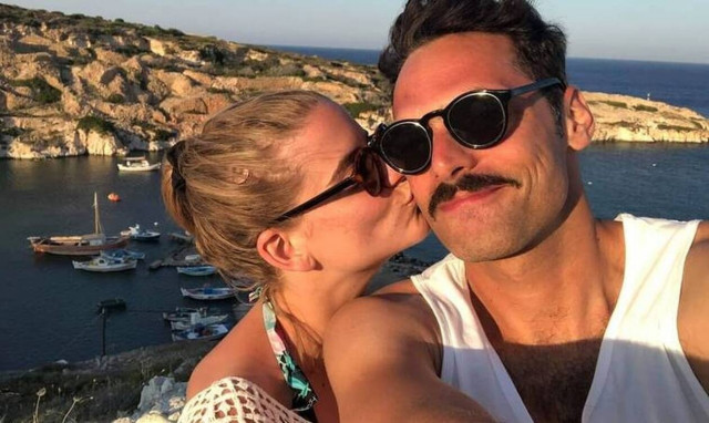 Άγριες Μέλισσες: Η Δρόσω με μπικίνι είναι το κάτι άλλο! Η φωτό του συντρόφου της