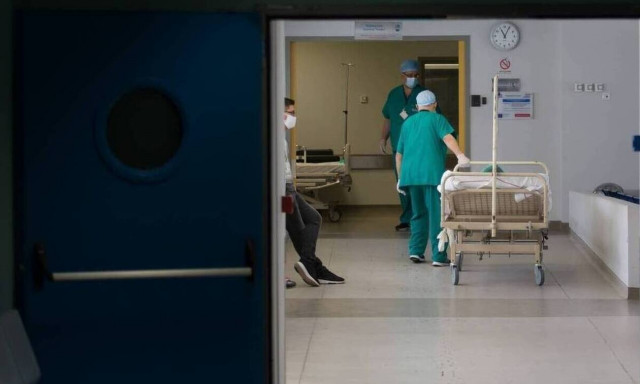 Κορονοϊός: Τρόμος μετά το ρεκόρ κρουσμάτων - Αυτά είναι τα νέα μέτρα που εξετάζονται 