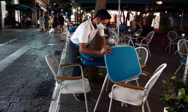 Κορονοϊός: Τι θα γίνει με την αναστολή εργασίας – Πιέζουν οι εργοδότες, τι εξετάζουν στο ΥΠΟΙΚ