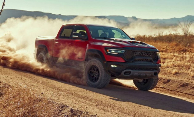 Το σούπερ αγροτικό RAM 1500 TRX έχει 712 ίππους και είναι κανονικό θηρίο