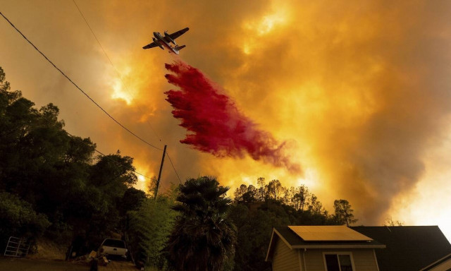Σε κατάσταση έκτακτης ανάγκης η Καλιφόρνια: Δεκάδες φωτιές και σπίτια χωρίς ρεύμα (pics)