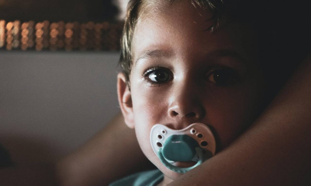 Αμερικανική Παιδιατρική Ακαδημία: Η κατάλληλη ηλικία για να κοπεί η πιπίλα