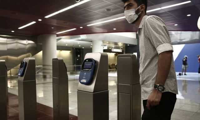 Κορoνοϊός: Tεστ σε όλους τους εργαζόμενους στα MMM που επιστρέφουν από διακοπές