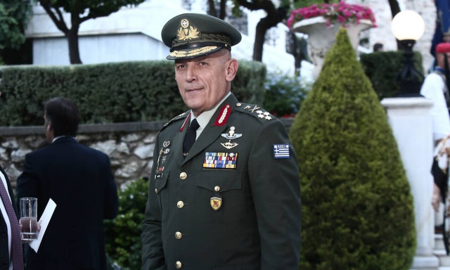 Defence General Staff Chief Floros speaks on the phone with his Egyptian and UAE counterparts 