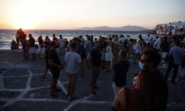 Κορονοϊός: Ζευγάρι «έσπασε» την καραντίνα και πήγε σε πάρτι στη Μύκονο