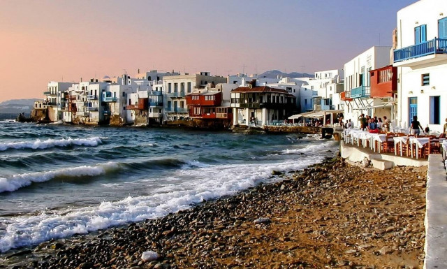 Κορονοϊός: Αντιδράσεις σε Χαλκιδική και Μύκονο για τα νέα αυστηρά μέτρα