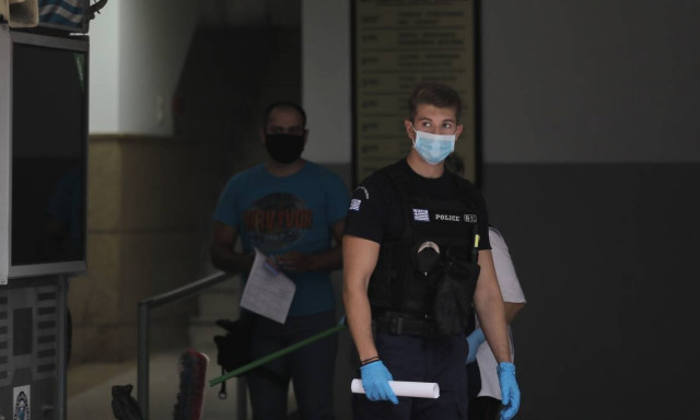 Κορονοϊός: Συναγερμός στα Σώματα Ασφαλείας - «Μολύνθηκαν» αστυνομικοί και πυροσβέστες