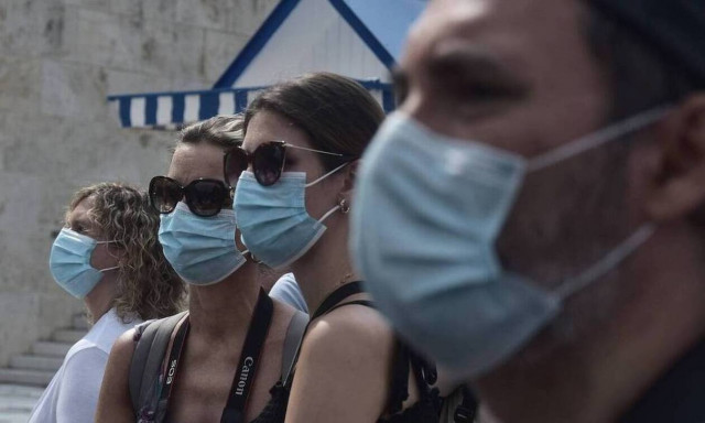 Κορονοϊός - Δερμιτζάκης: Mε τόσο πολλά κρούσματα ούτε οι νέοι προστατεύονται