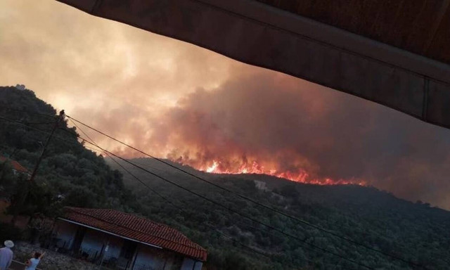 Φωτιά Λακωνία: Ολονύχτια μάχη με τα πύρινα μέτωπα - Μήνυμα του «112» προς τους κατοίκους της Μάνης