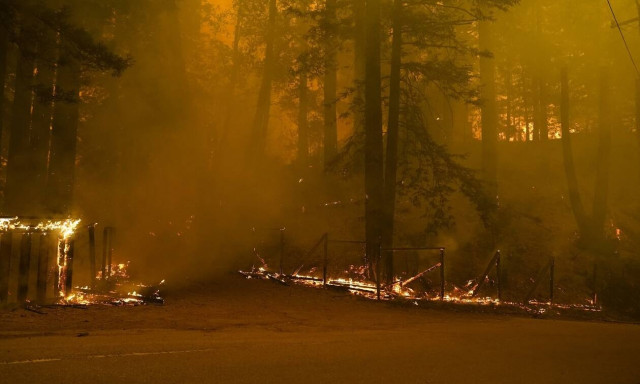 ΗΠΑ: Η Καλιφόρνια συνεχίζει να φλέγεται, δεκάδες χιλιάδες κάτοικοι εγκατέλειψαν τα σπίτια τους